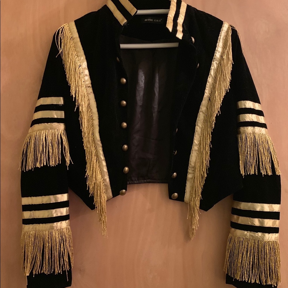 Stylish detailed black and gold blazer!